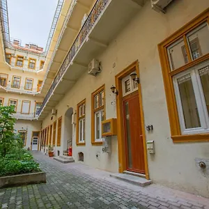Cute Gallery Flat In Dob Str, Mars , Budapest Hungría
